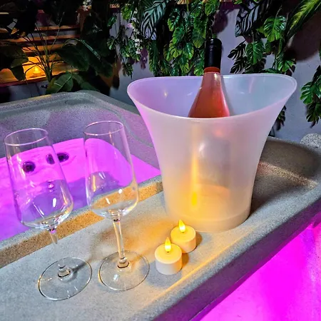 Oasis Aparthotel 4*
