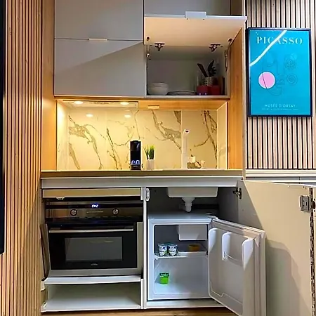 Oasis Aparthotel 4*