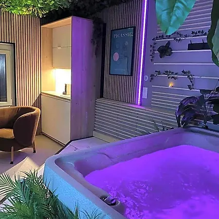 Oasis Aparthotel